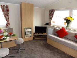 Living area - Charming 2-bedroom caravan in lovely Porthcawl with sea views (Porthcawl)