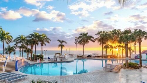 Beachfront Ocean Walk Resort + Resort Amenities Included. 2-Bedroom Suite