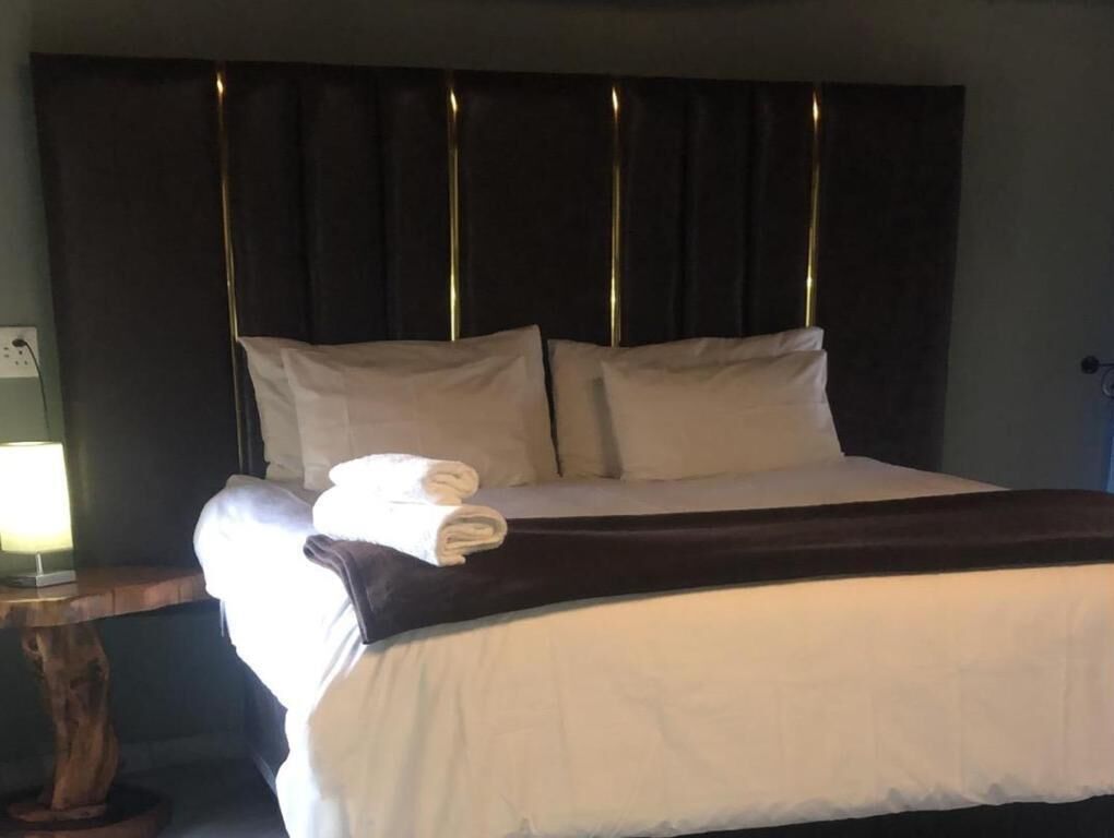 Doppia Superior, bagno privato, vista giardino | Una cassaforte in camera, tende oscuranti, ferro/asse da stiro