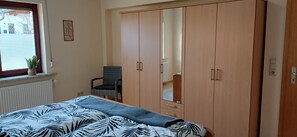 1 Schlafzimmer, Zimmersafe, Bügeleisen/Bügelbrett, kostenloses WLAN