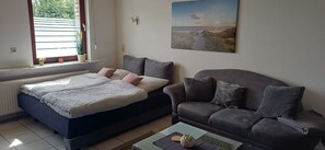 1 bedroom, in-room safe, iron/ironing board, free WiFi - Cozy vacation apartment quiet in Lindlar-Linde, approx. 30 km from Cologne (Lindlar)