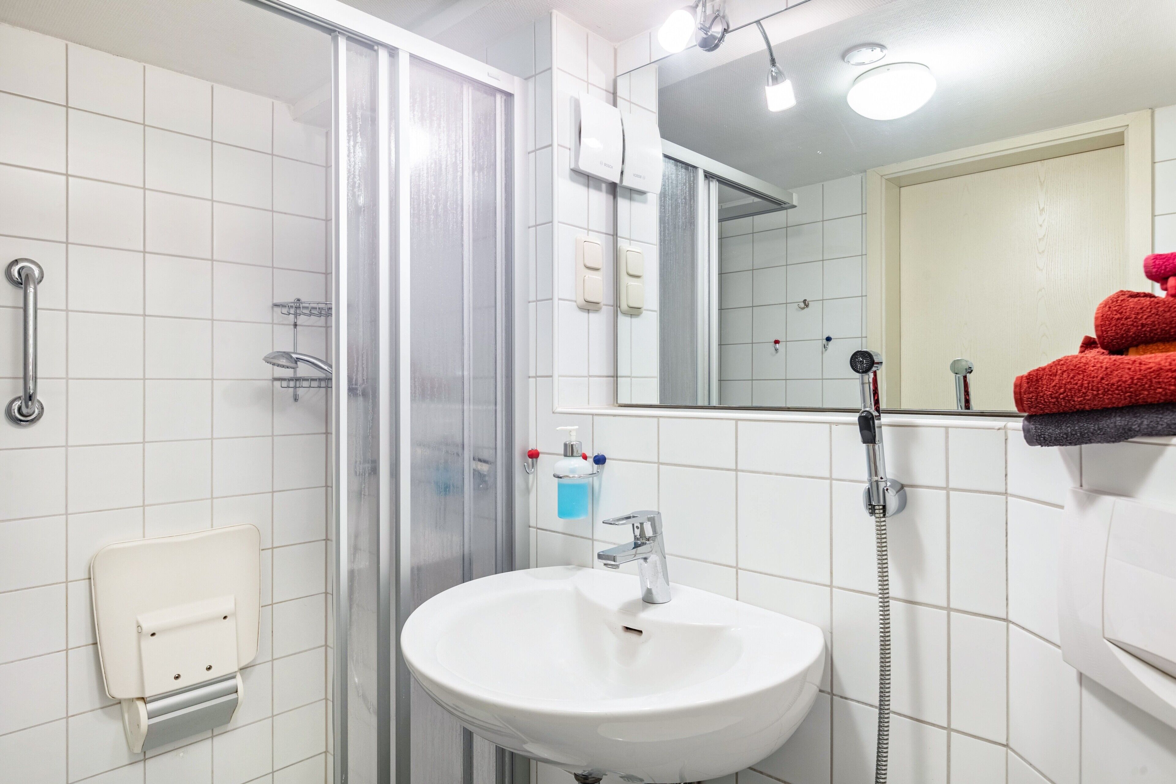 Dusche, Haartrockner, Handtücher