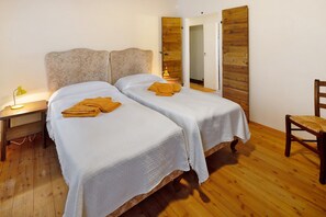 1 bedroom, WiFi, bed sheets - Yellow Room - Agriturismo Marzanino (Torre di Mosto)