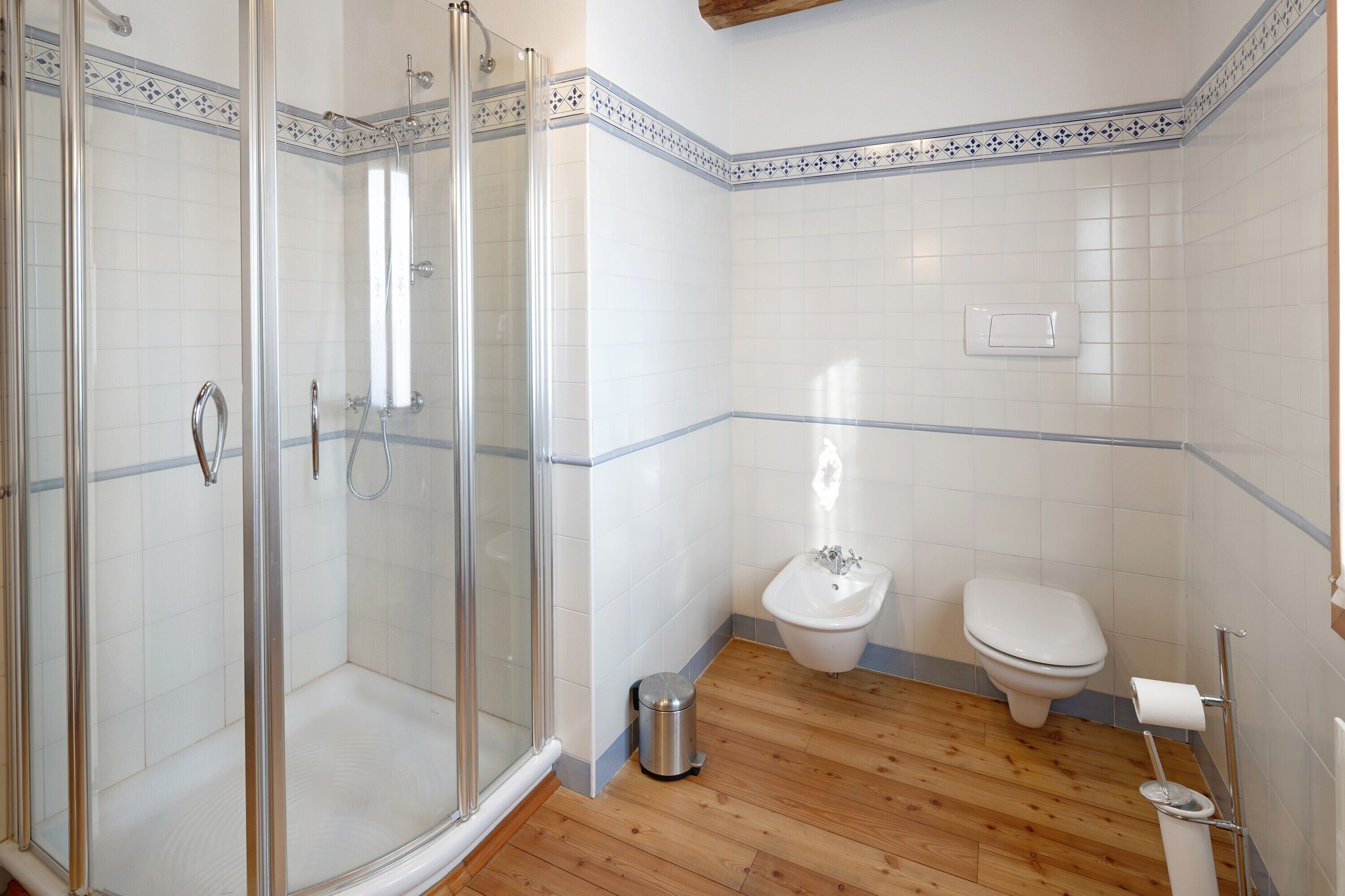 Shower, towels