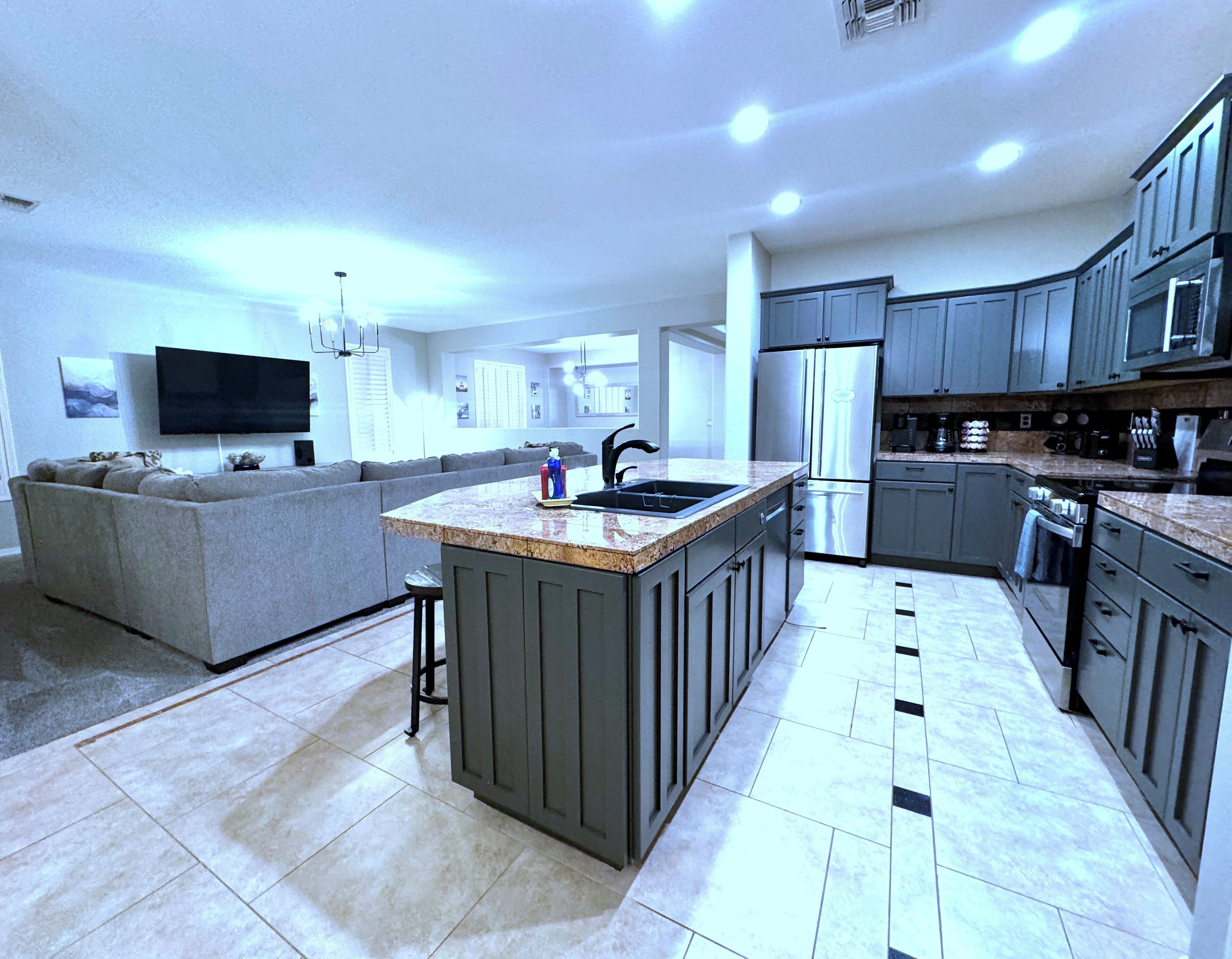 Micro-ondes, four, plaque de cuisson, lave-vaisselle