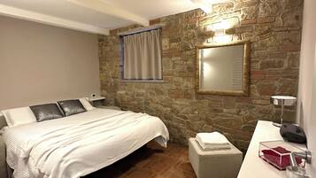 Silitysrauta/-lauta, Wi-Fi, vuodevaatteet