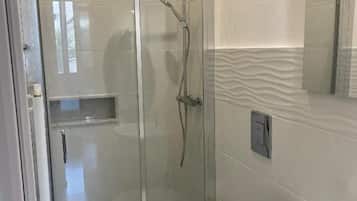 Quadruple Room, Garden View | Bathroom