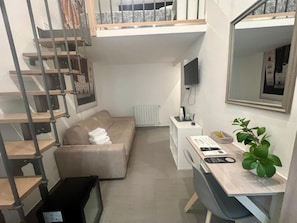 Doppia Deluxe, balcone, vista città | Area soggiorno