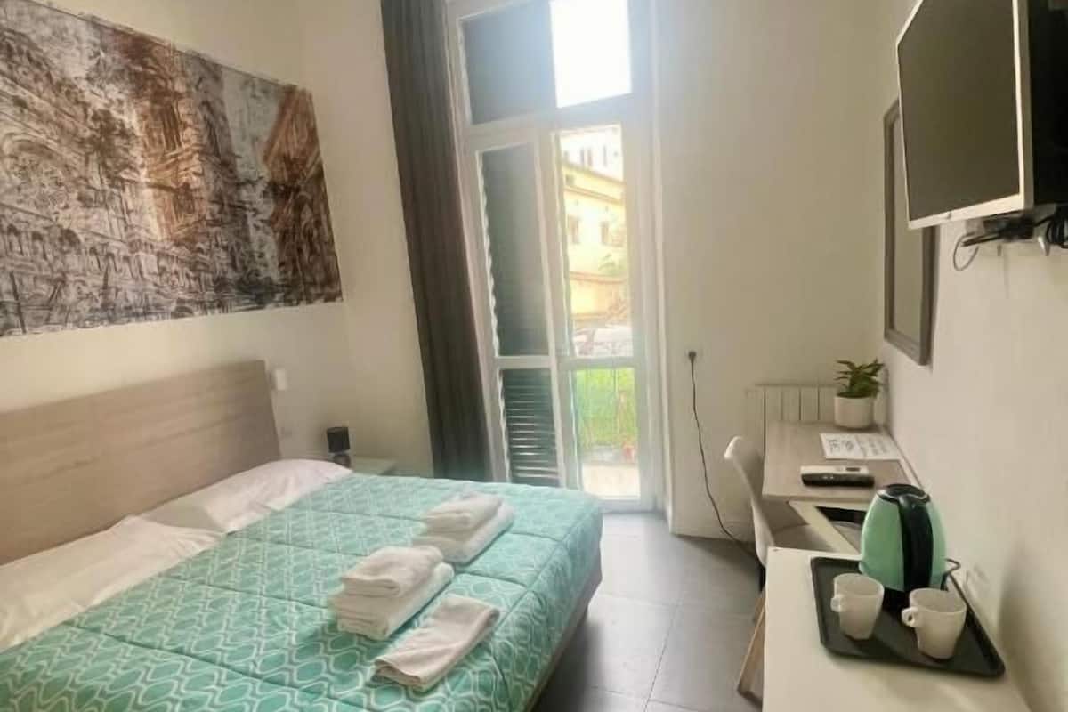 Double Room, Balcony, Courtyard View | In-room safe, iron/ironing board, free WiFi