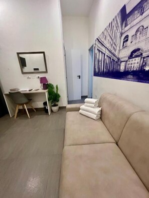 Camera quadrupla, vista giardino | Area soggiorno