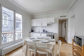 Dining - Haussmannian apt - 2BDR/6P near Marais/sentier (Paris)
