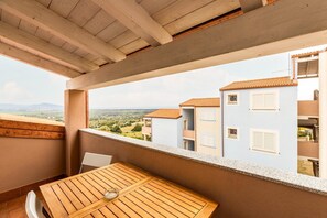 Outdoor dining - Attic with terrace and swimming pool (Badesi)