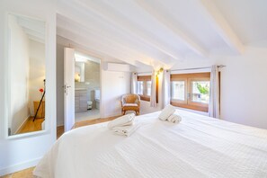 5 bedrooms, free WiFi, bed sheets - Sant Antoni 39 - located in Llucmajor city centre (Llucmajor)
