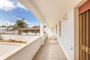 Outdoor dining - Holiday Home in Marina di Mancaversa (Marina di Mancaversa (LE))