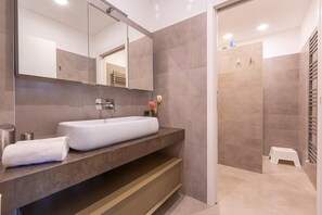 Bidet - Appartement mit Seeblick auf den Luganersee (Porlezza)