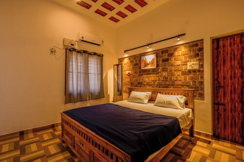 Golden Loom 2BHK Homestay by Homeyhuts