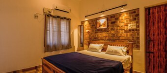 Golden Loom 2BHK Homestay by Homeyhuts