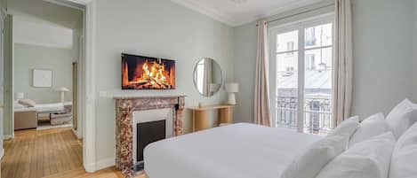 1 bedroom, desk, iron/ironing board, Internet
