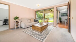 TV - Spacious 4BR Home | Quiet Street | Great Location (Turramurra)