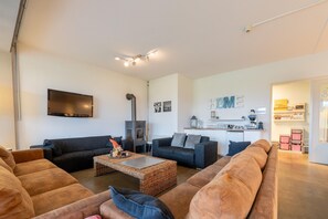 Smart TV - Spacious Group Stay in Teuge with Garden (Teuge)