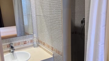Double or Twin Room, Private Bathroom | Bathroom