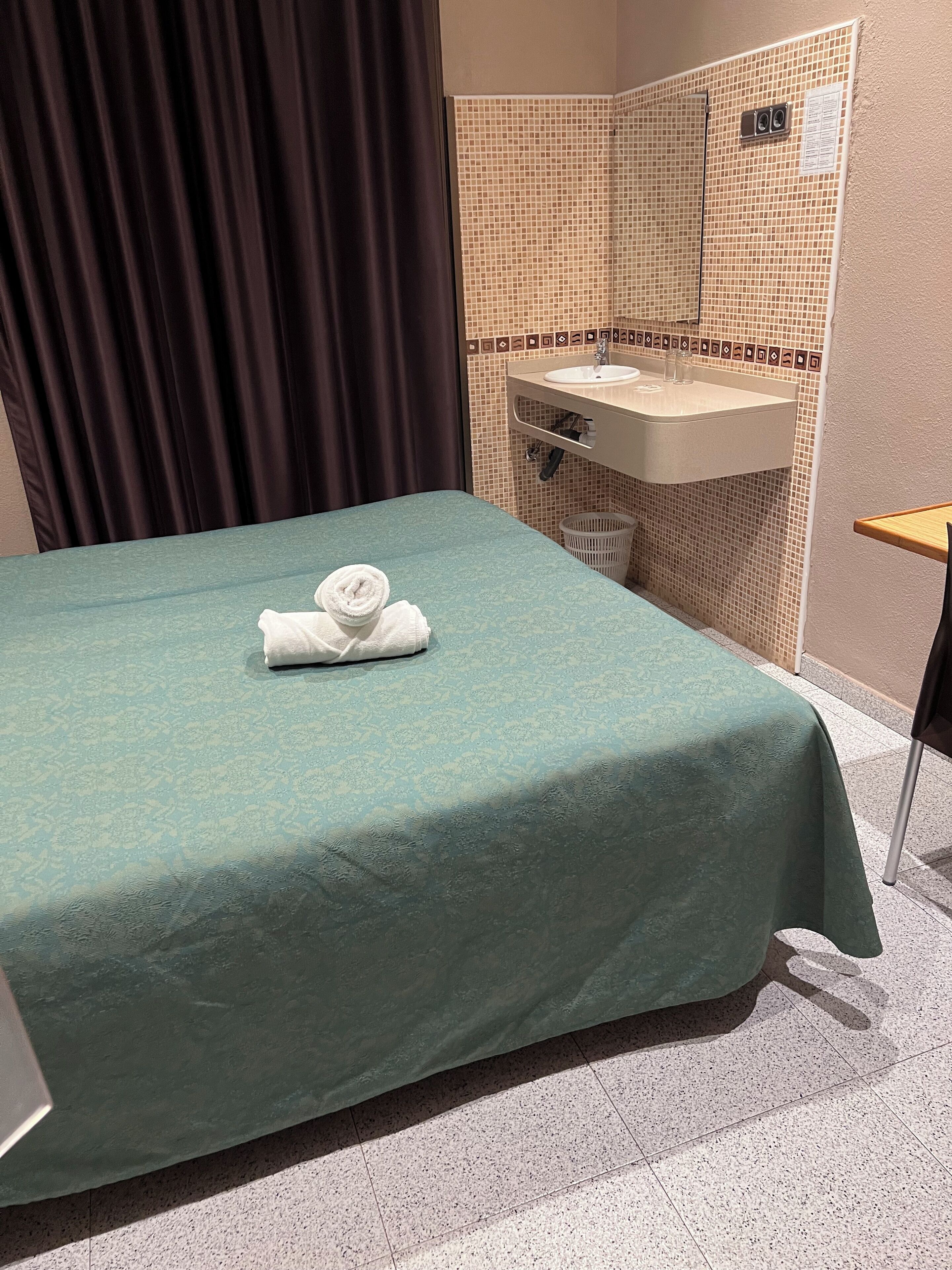 Double or Twin Room, Shared Bathroom