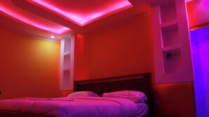 Deluxe Tek Büyük Yataklı Oda, Bahçe Manzaralı