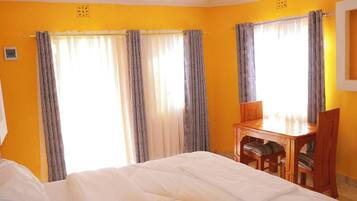 Kahden hengen deluxe-huone, näköala puutarhaan | Ilmainen Wi-Fi, vuodevaatteet