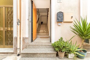 Exterior detail - Ampia terrazza vista mare e aria condizionata (Castelsardo)