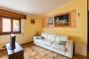 Smart TV, fireplace - Ampia terrazza vista mare e aria condizionata (Castelsardo)