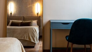 A bedroom with a bed, a desk, and a chair. - Small oasis in the heart of Rome (Roma)