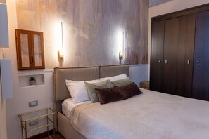 Tabla de planchar con plancha, wifi y ropa de cama 