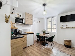 Private kitchen - O'Bercail Studio 1- 4 single beds +bike room- in the center of Tournon sur Rhône (Tournon-sur-Rhône)