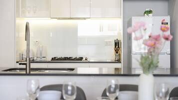 Fridge, microwave, oven, stovetop