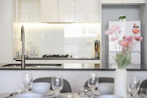 Fridge, microwave, oven, stovetop - Ryde · Comfortable 2BR Stay near Shopping Centre (Ryde)