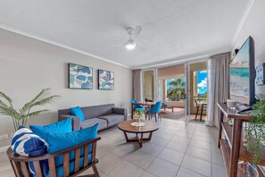 TV - Sundaze at Airlie One (Airlie Beach)
