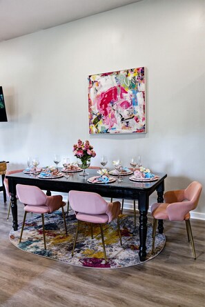 Dining - The Rosé Residence | Cozy Pink Designer Stay in Atlanta (Atlanta)