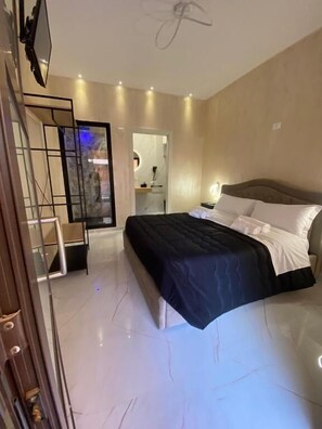 コンフォート ダブルルーム バルコニー | デスク、防音設備、WiFi (無料)