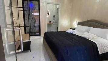 Habitación doble Confort, balcón | Escritorio, insonorización y wifi gratis