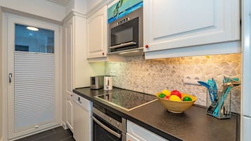 Oven, stovetop, dishwasher, coffee/tea maker