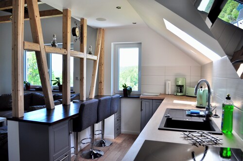 Gemütliche Wohnung mit Kamin und wundervollem Blick auf die Thüringer Berge