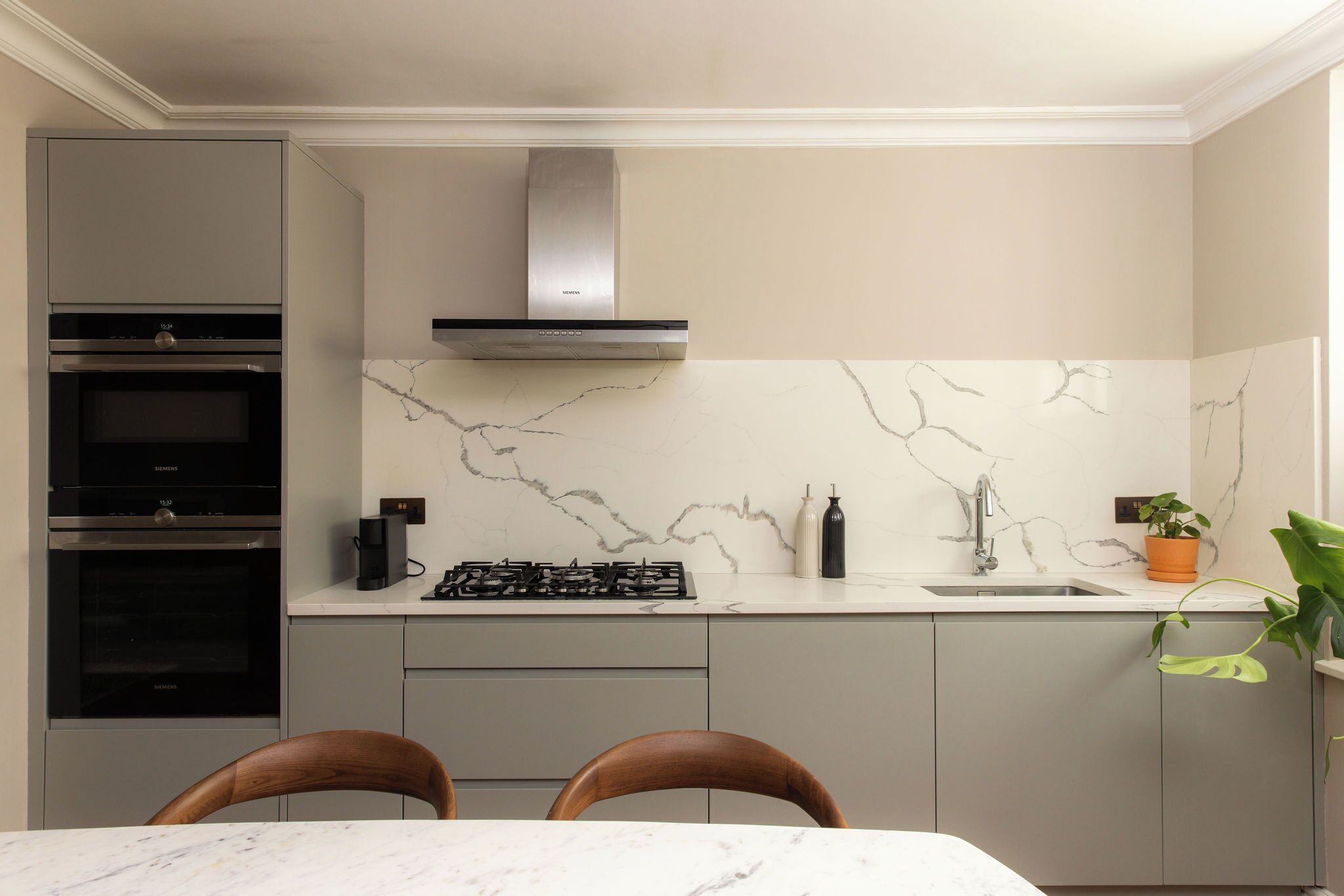 Appartement Deluxe, 2 chambres | Cuisine privée | Réfrigérateur grande capacité avec congélateur, four à micro-ondes