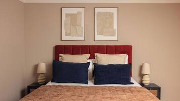 Apartemen, 2 kamar tidur | Tirai kedap cahaya, setrika/meja setrika, dan Wi-Fi gratis