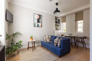 Apartment, 1 Bedroom | Living area | 40-inch Smart TV with digital channels - FiveM High Street Kensington (London)