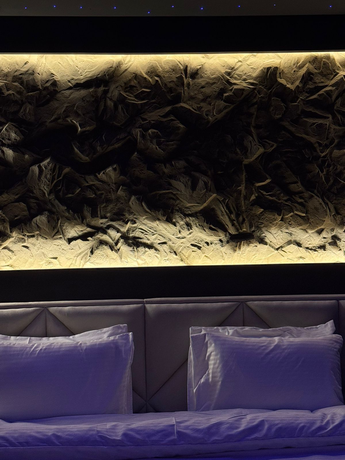 办公桌、免费 WiFi