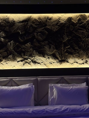 Meja kerja dan Wi-Fi gratis