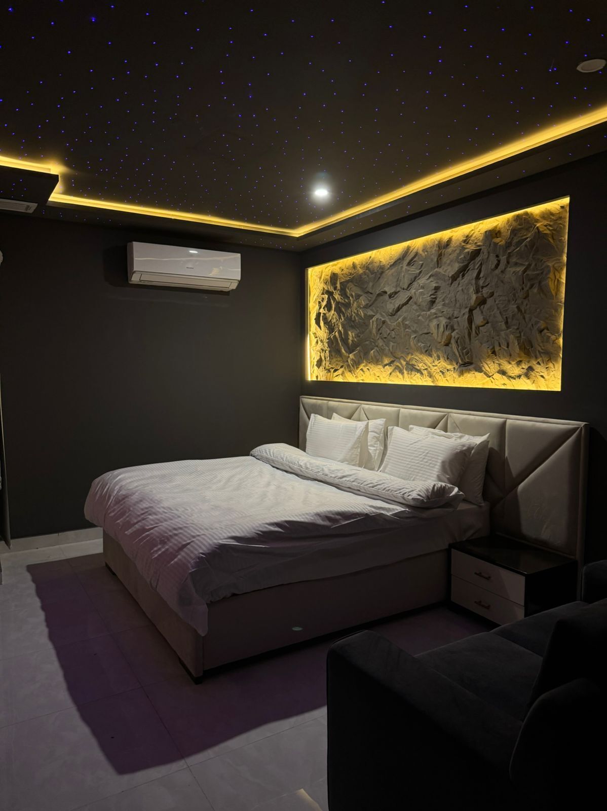 Meja kerja dan Wi-Fi gratis