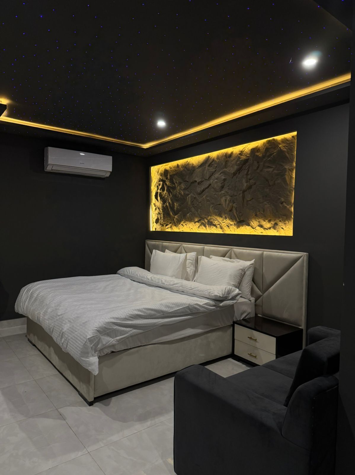 Meja kerja dan Wi-Fi gratis