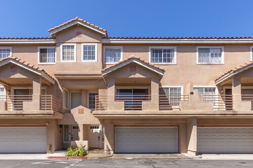 Modern Gated 2BR Condo Pool & Hot Tub Near LAX & Beaches 2-bedroom condo