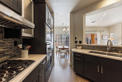 Modern Gated 2BR Condo Pool & Hot Tub Near LAX & Beaches 2-bedroom condo